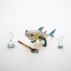 画像6: 清藤智子「シンカイサメマン（フトツノザメ）」※発送不可、KOBEとんぼ玉ミュージアム来館受取のみ可能